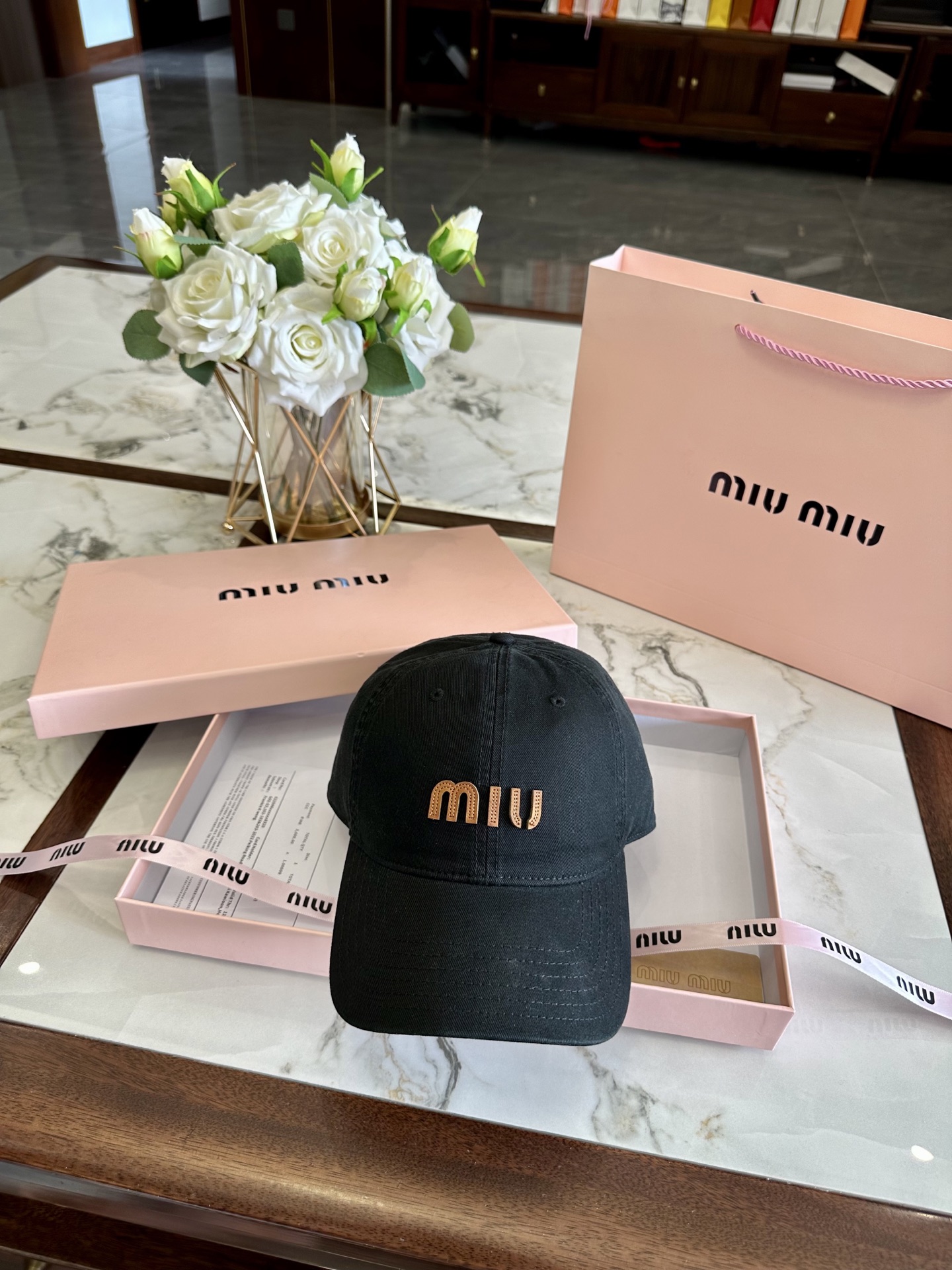 miu miu hat model 25